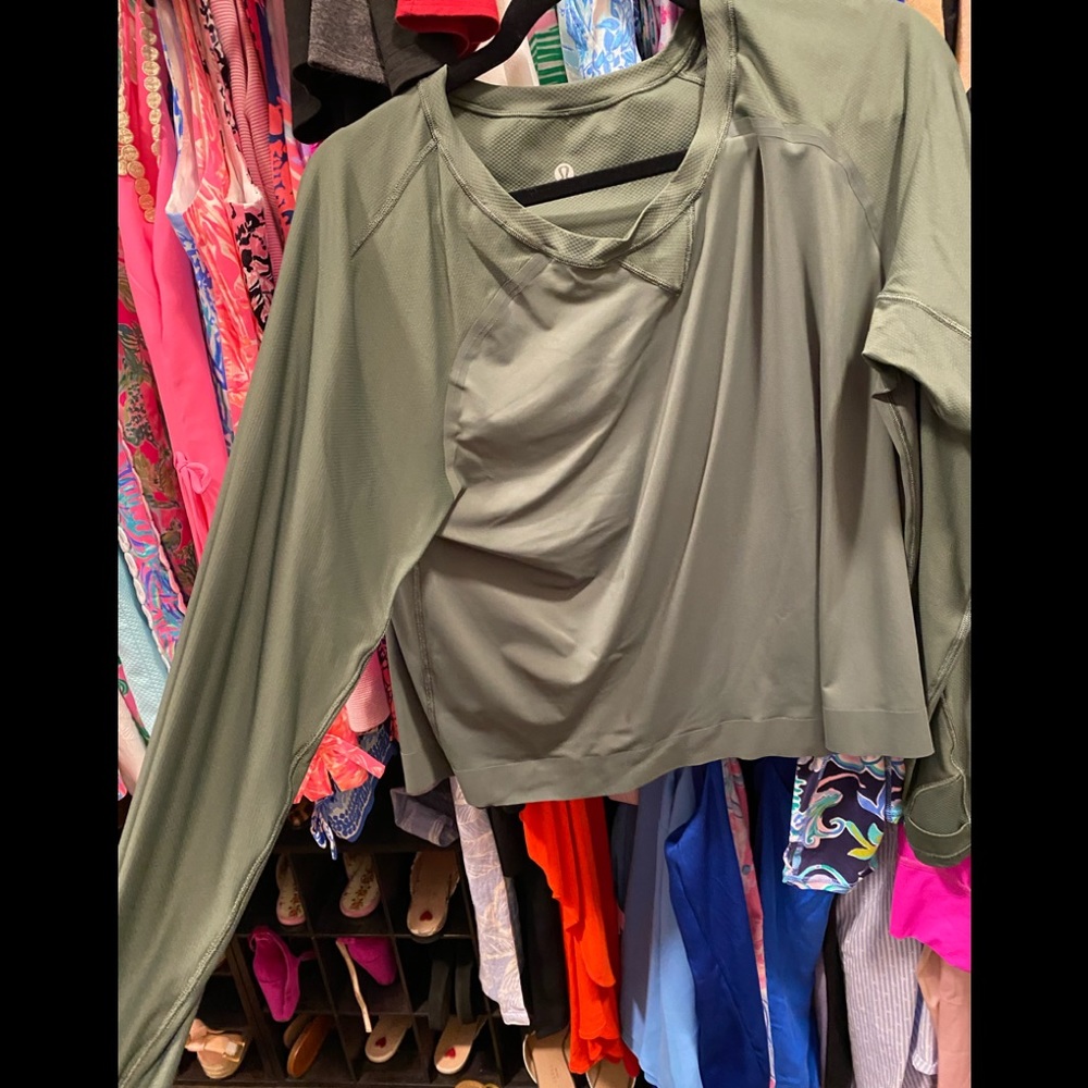 Lululemon loose olive green long sleeve 6